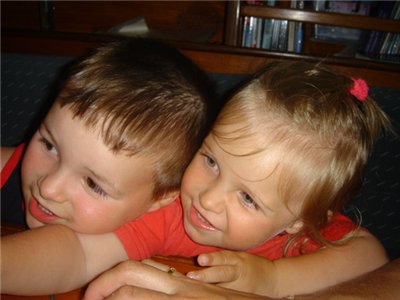 Прикольные статусы про брата и сестру для социальных сетей