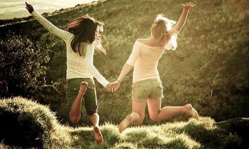 Самые прикольные статусы про дружбу подруг | prikolnye-smeshnye.ru